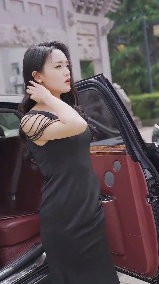 《僵尸飞鲨》女科学家是谁扮演的