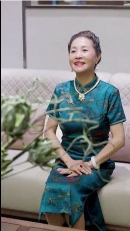 风衣腰带蝴蝶结的系法