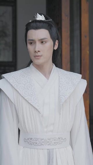 萨鲁曼扮演者